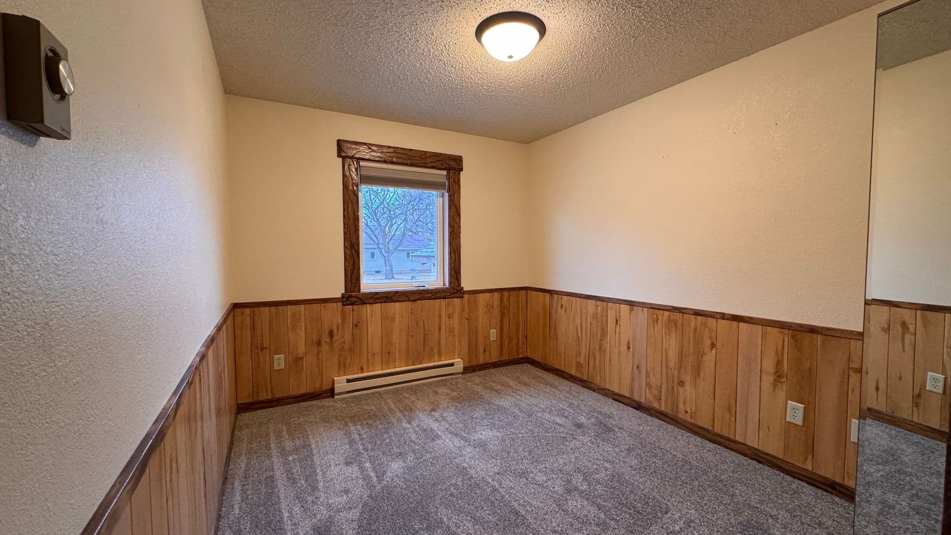 Dunn Center Apartment: 253 W Main