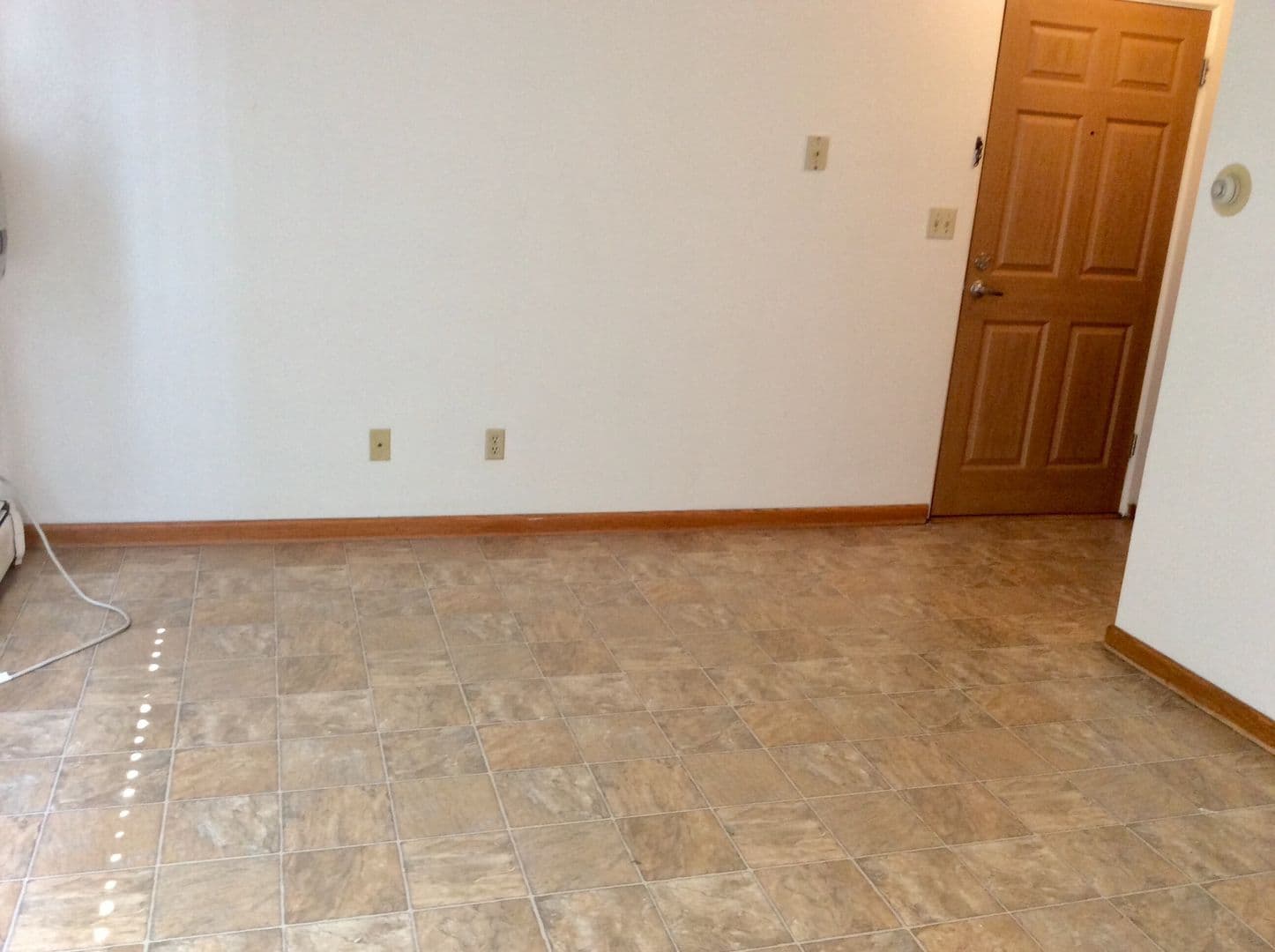 Dickinson Apartment: 138 13th Avenue W