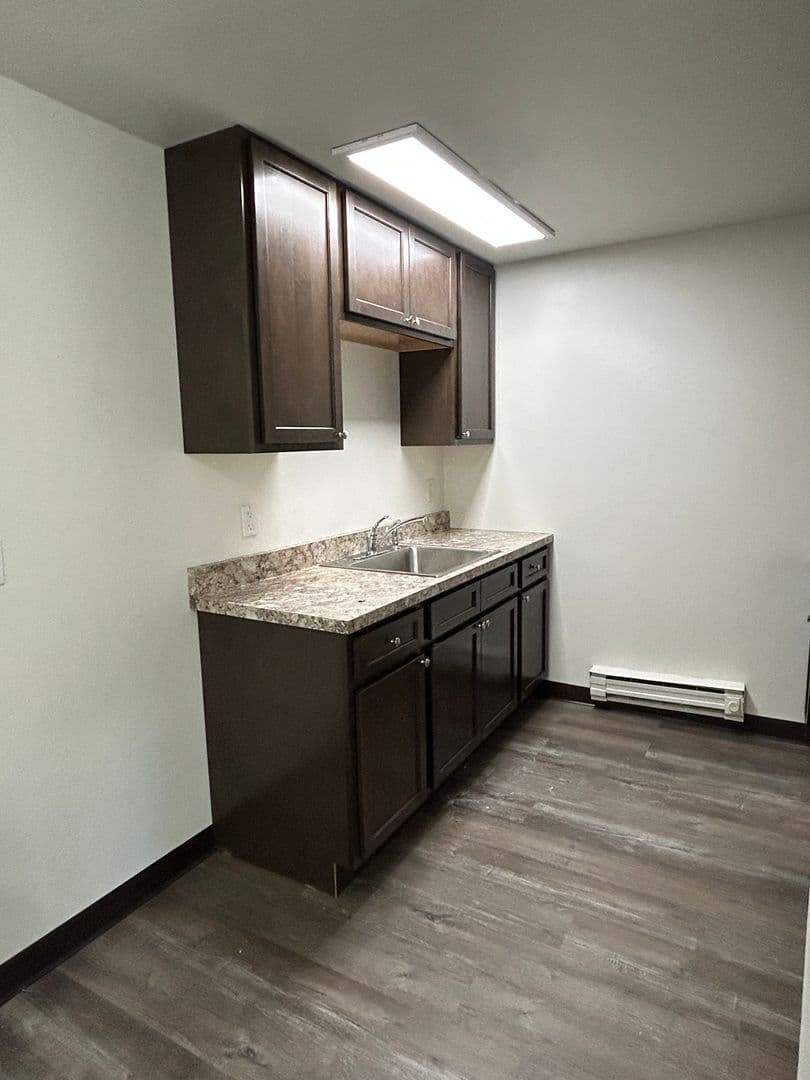Dickinson Apartment: 712 5th Avenue SW