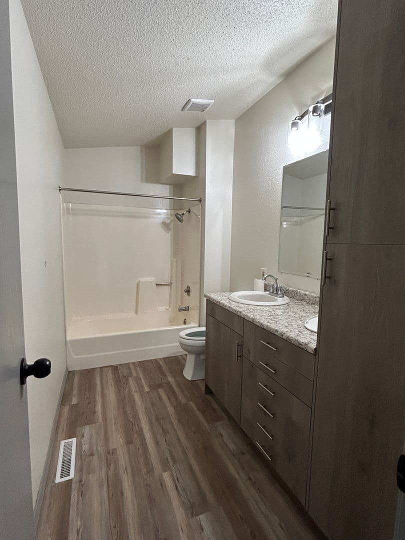 Dickinson Apartment: 904 1st St E