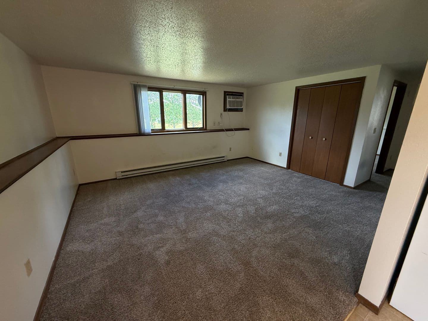 Dickinson Apartment: 669 7th St SW