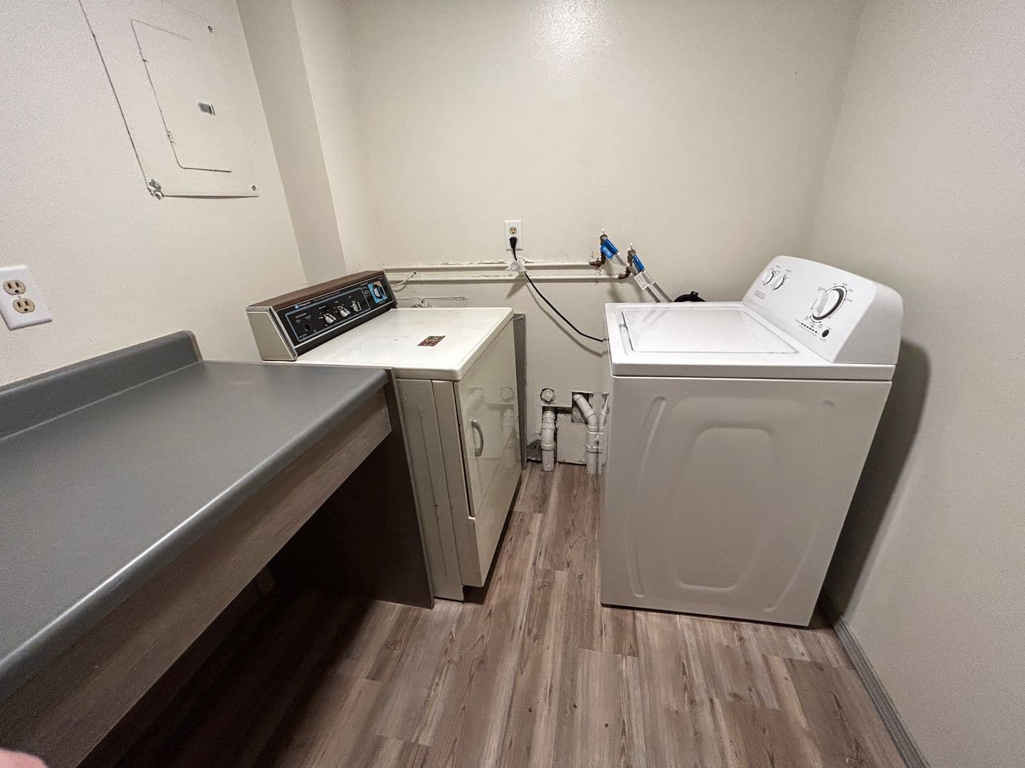 Dickinson Apartment: 904 1st St E