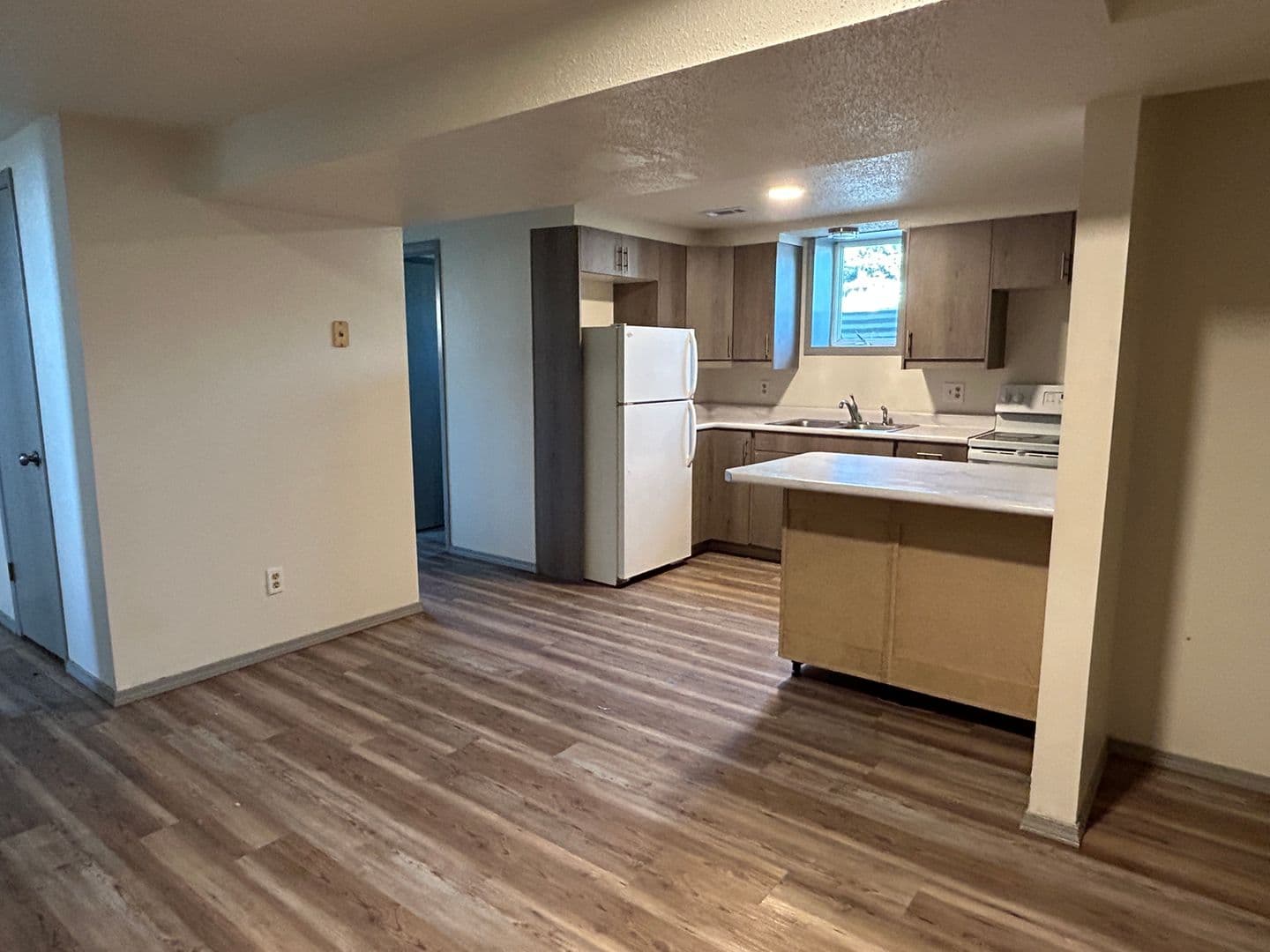 Dickinson Apartment: 904 1st St E