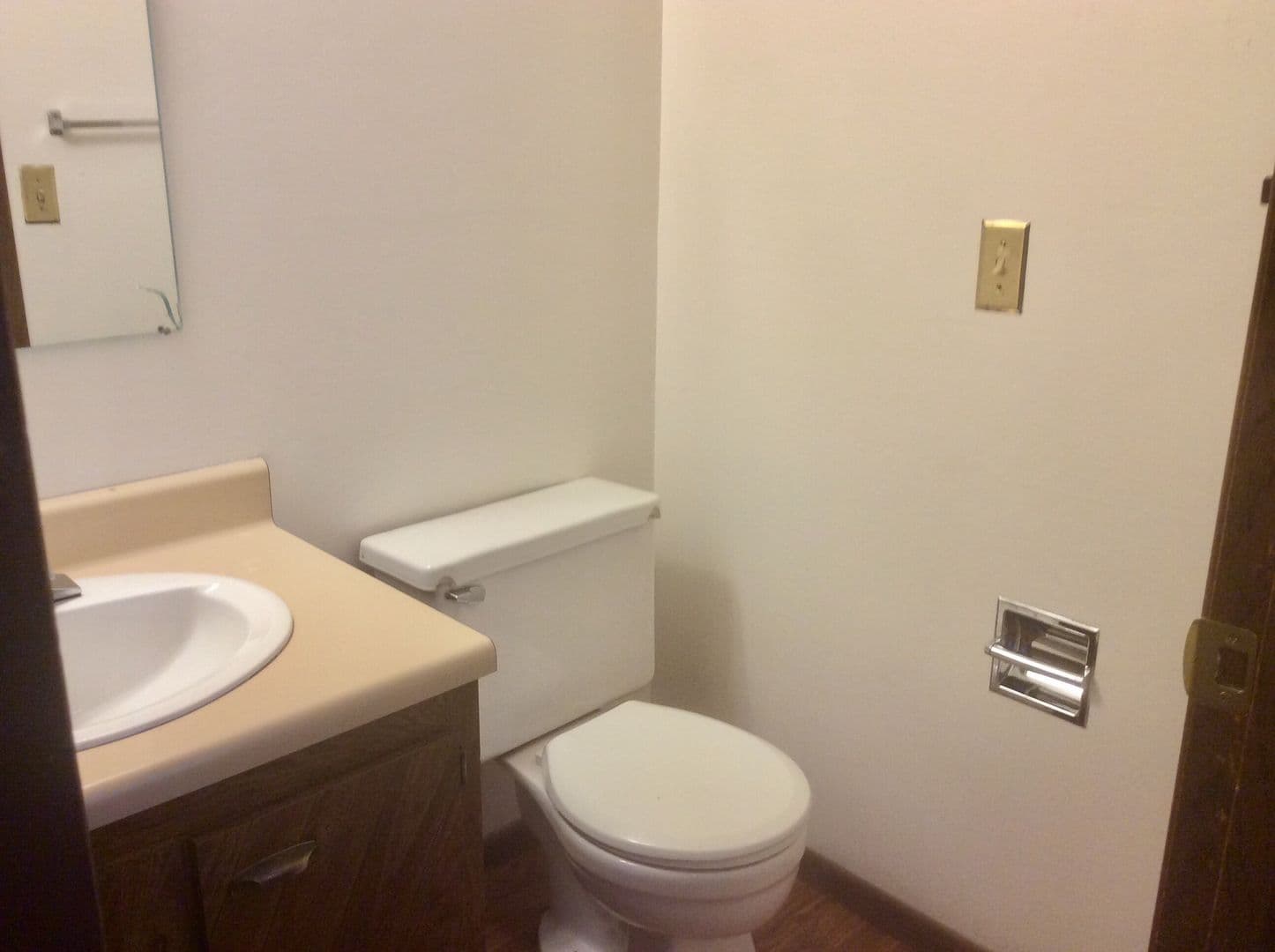 Dickinson Apartment: 343 9th Ave E