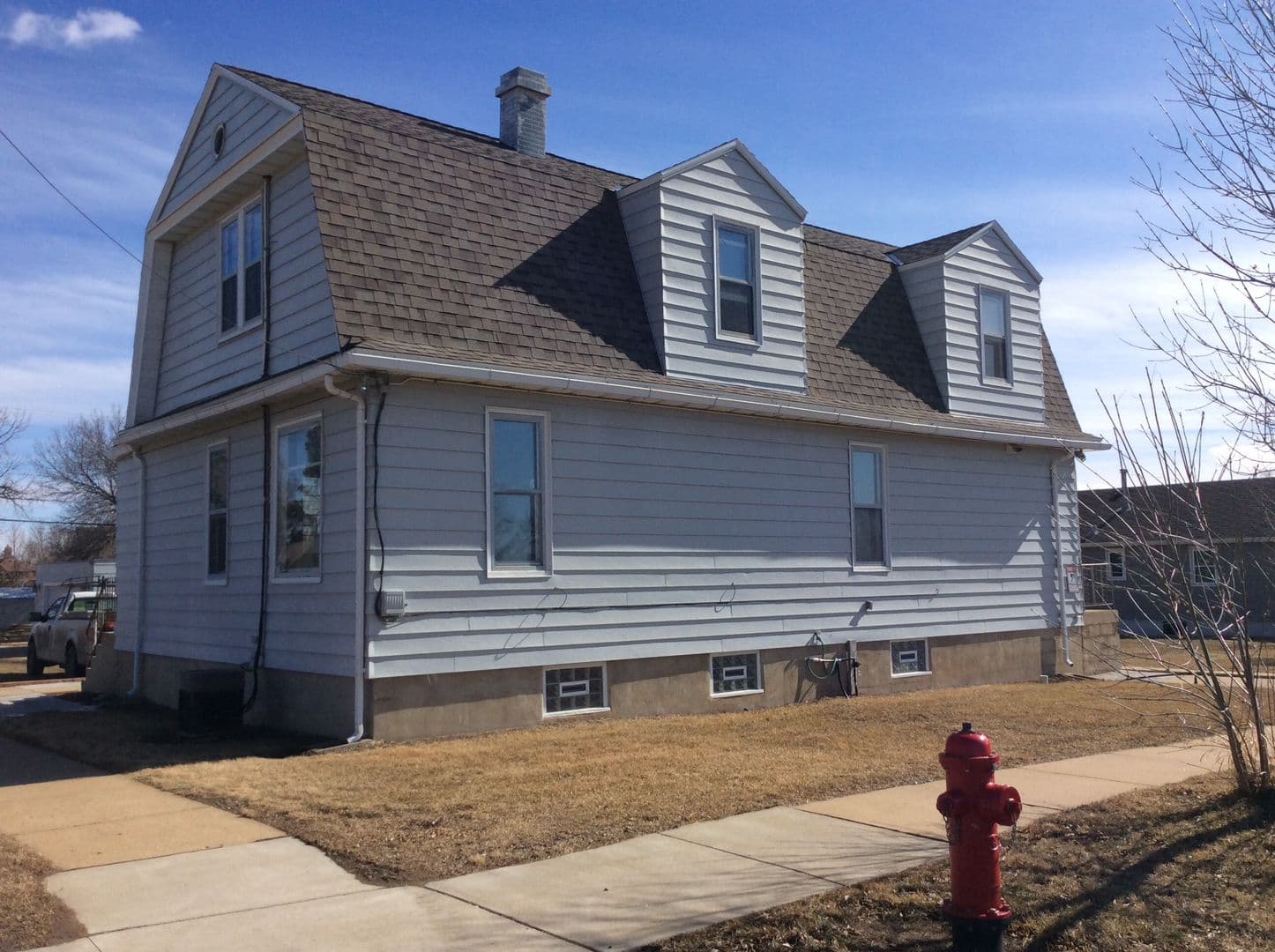 Dickinson Apartment: 1045 1st St W