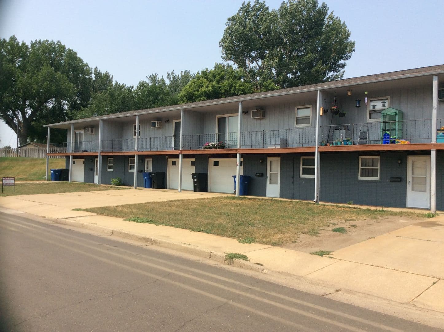 Dickinson Apartment: 971 Foster