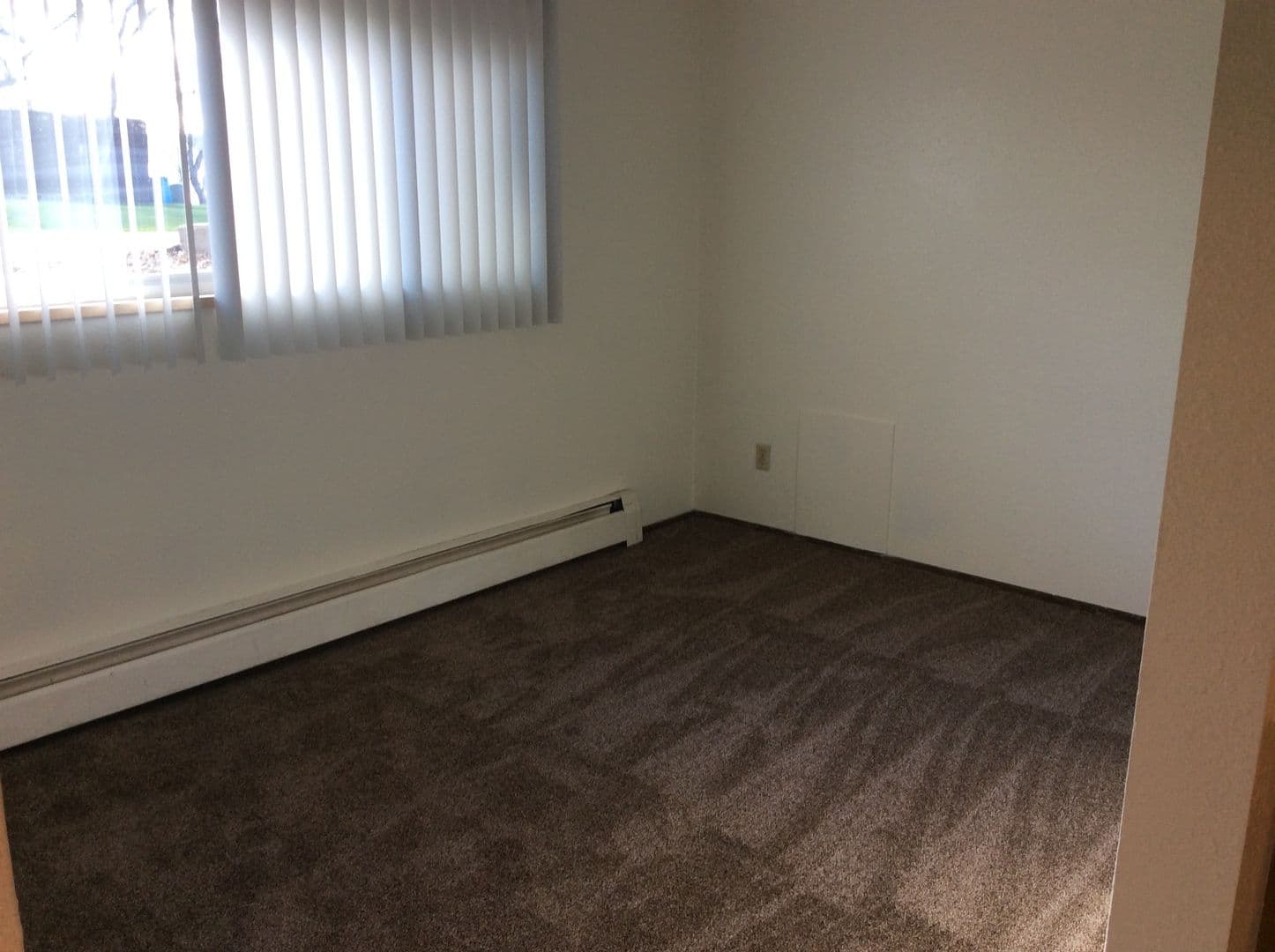 Dickinson Apartment: 162 9th Avenue East