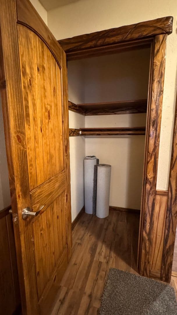 Dunn Center Apartment: 253 W Main