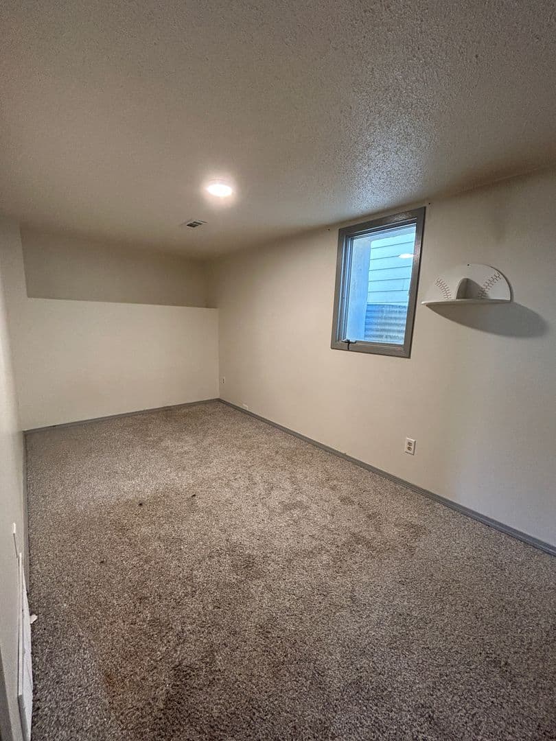 Dickinson Apartment: 904 1st St E