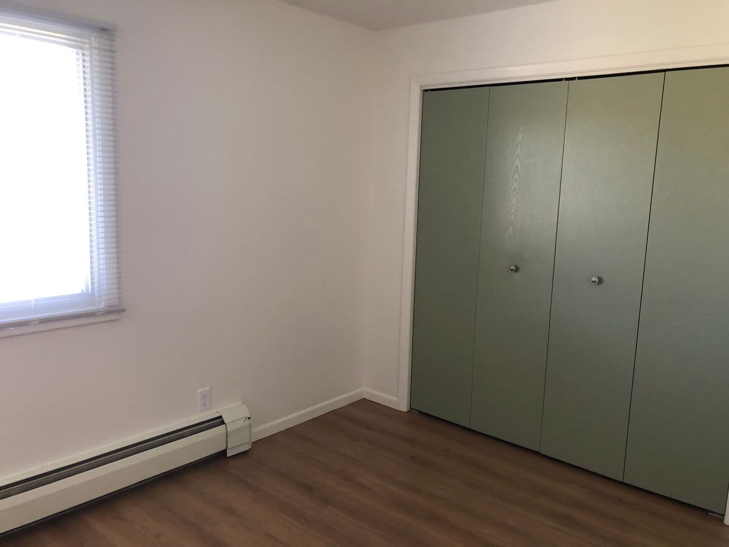 Dickinson Apartment: 1189 17th Ave W