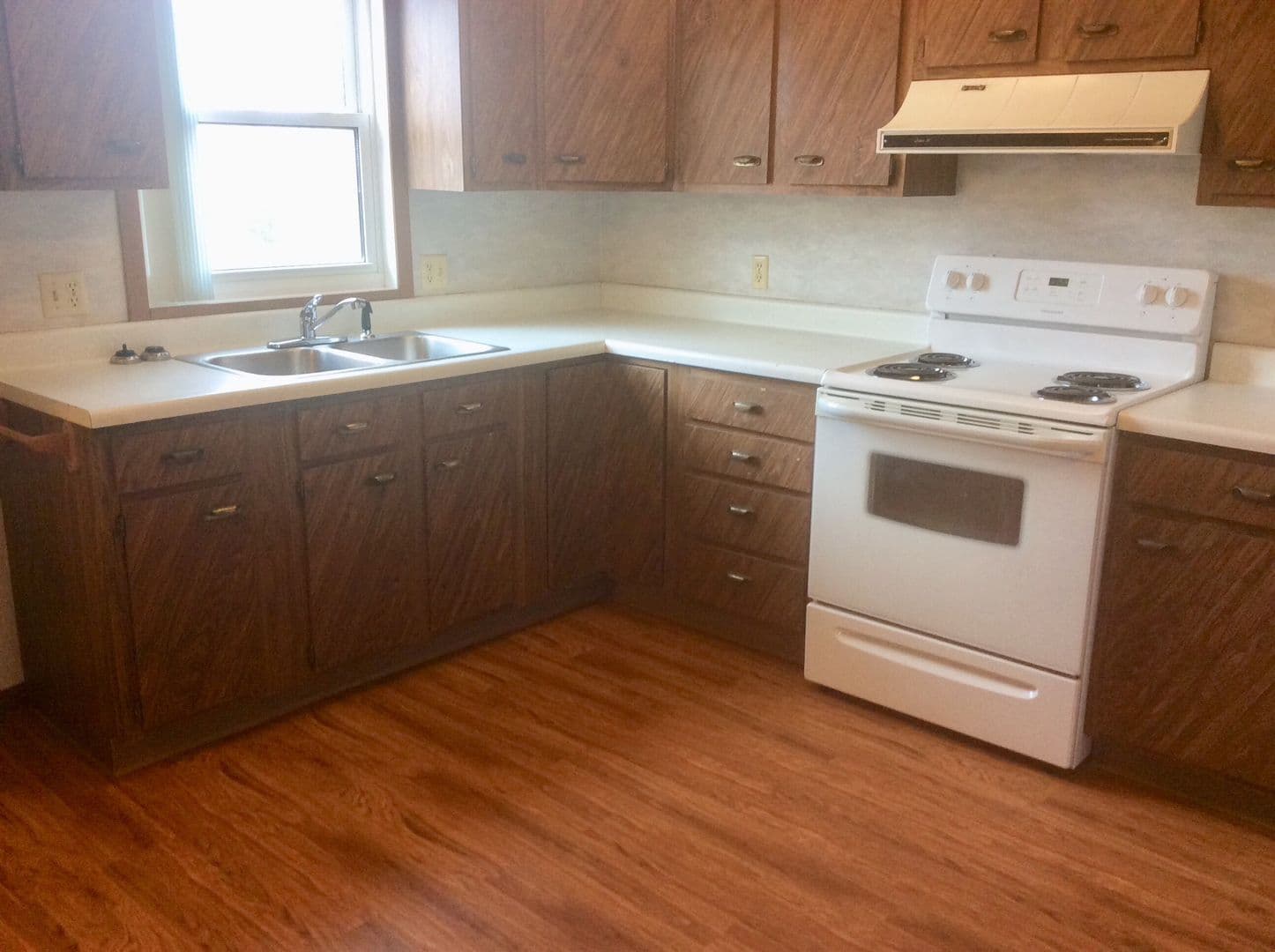 Dickinson Apartment: 343 9th Ave E