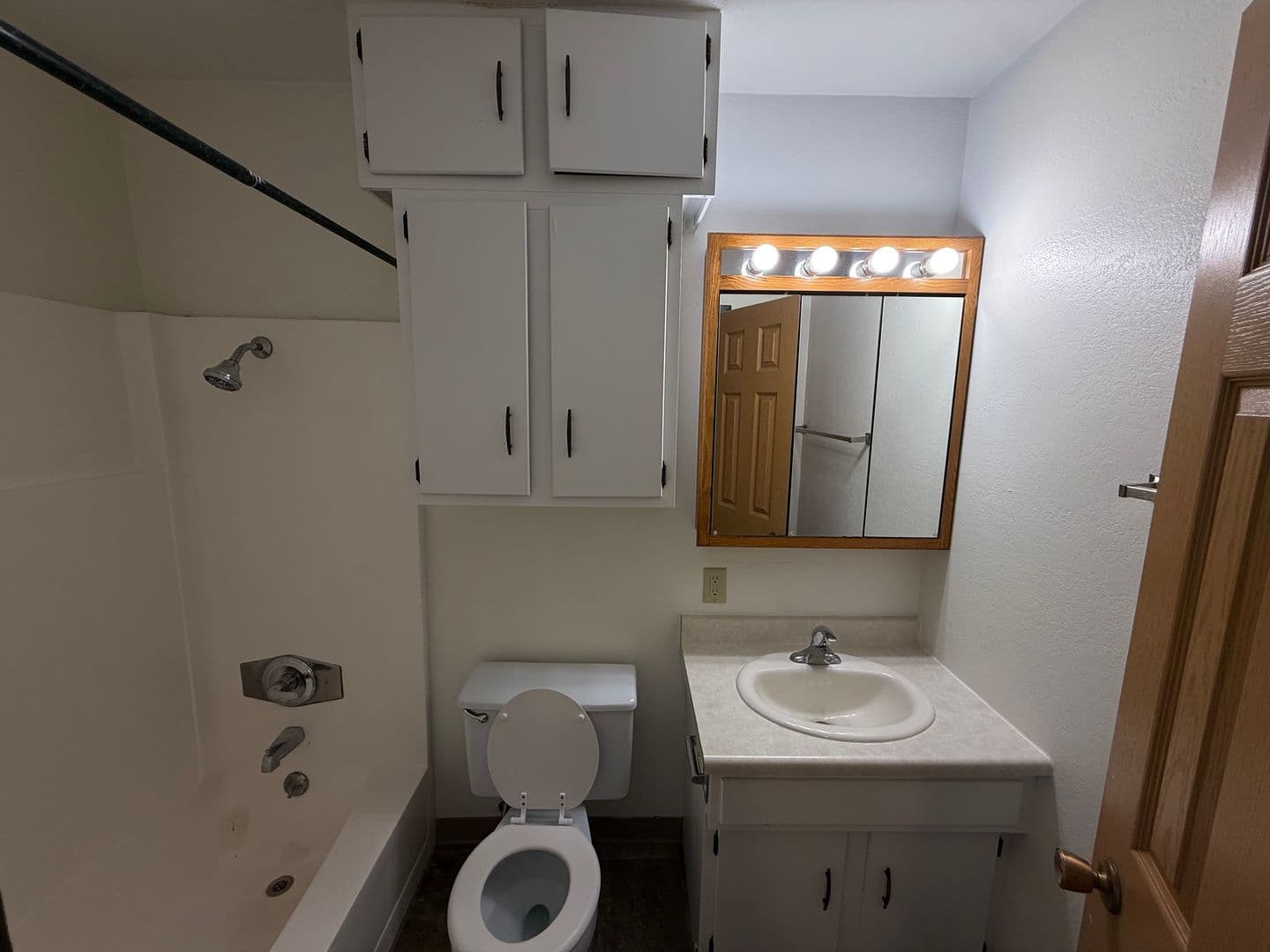 Dickinson Apartment: 223 13th Avenue W