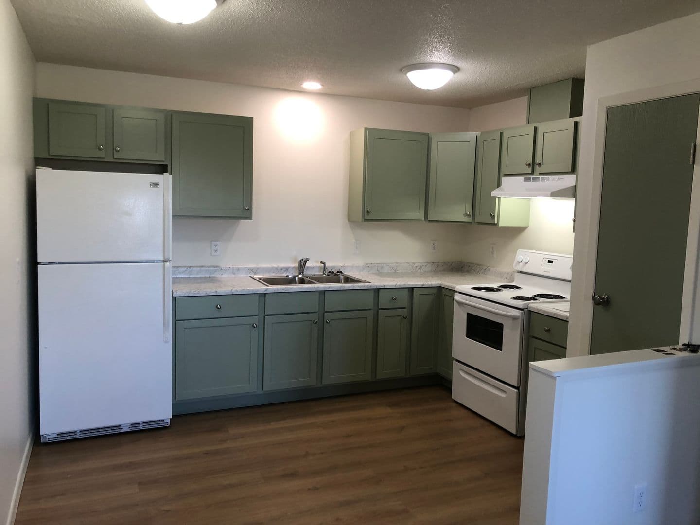 Dickinson Apartment: 1189 17th Ave W
