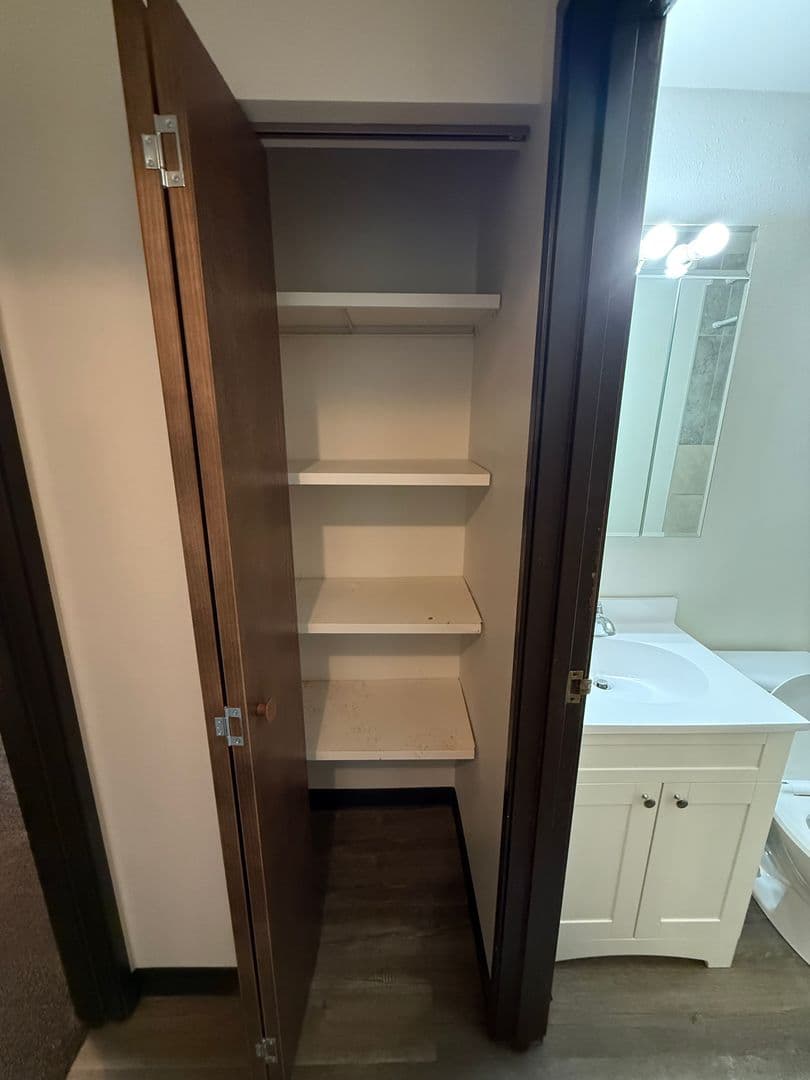 Dickinson Apartment: 1612 Praire Ave