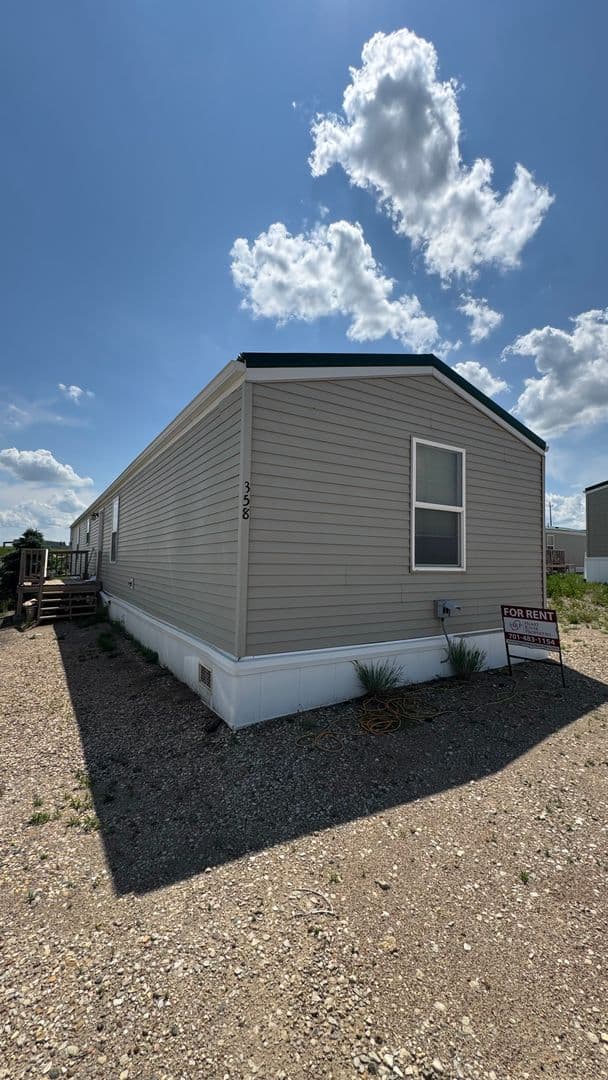 Killdeer Apartment: Points North Trailer Court