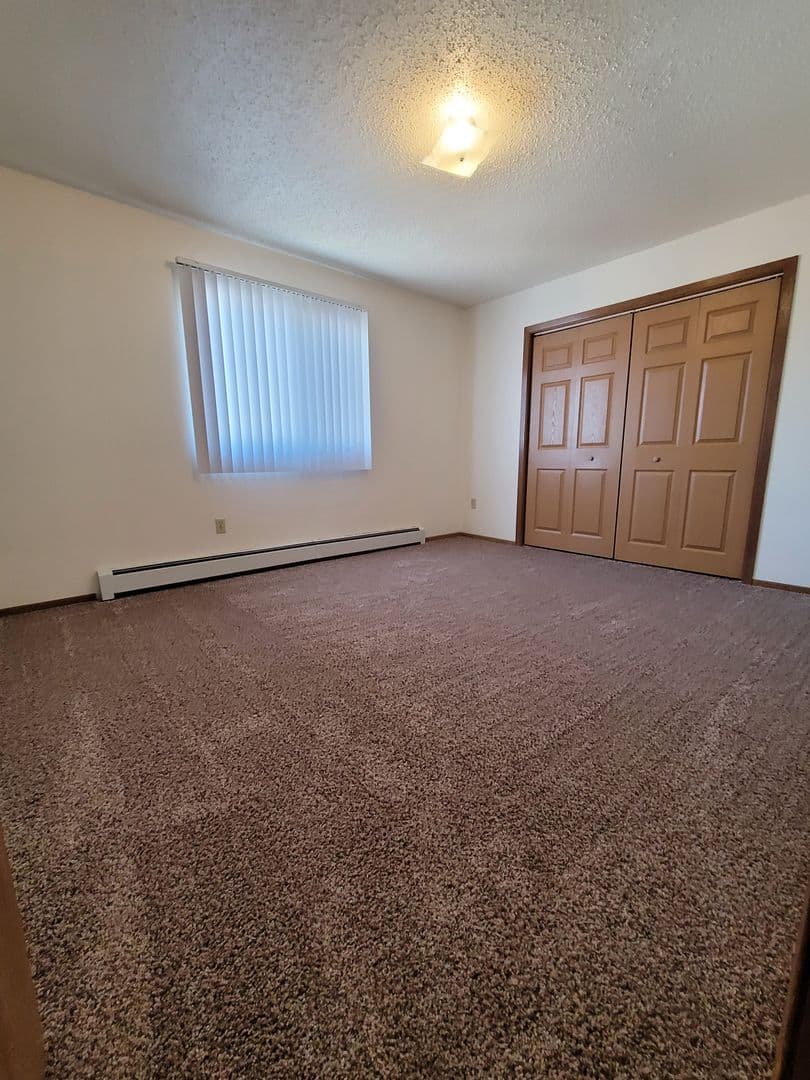 Dickinson Apartment: 1156 21st St West