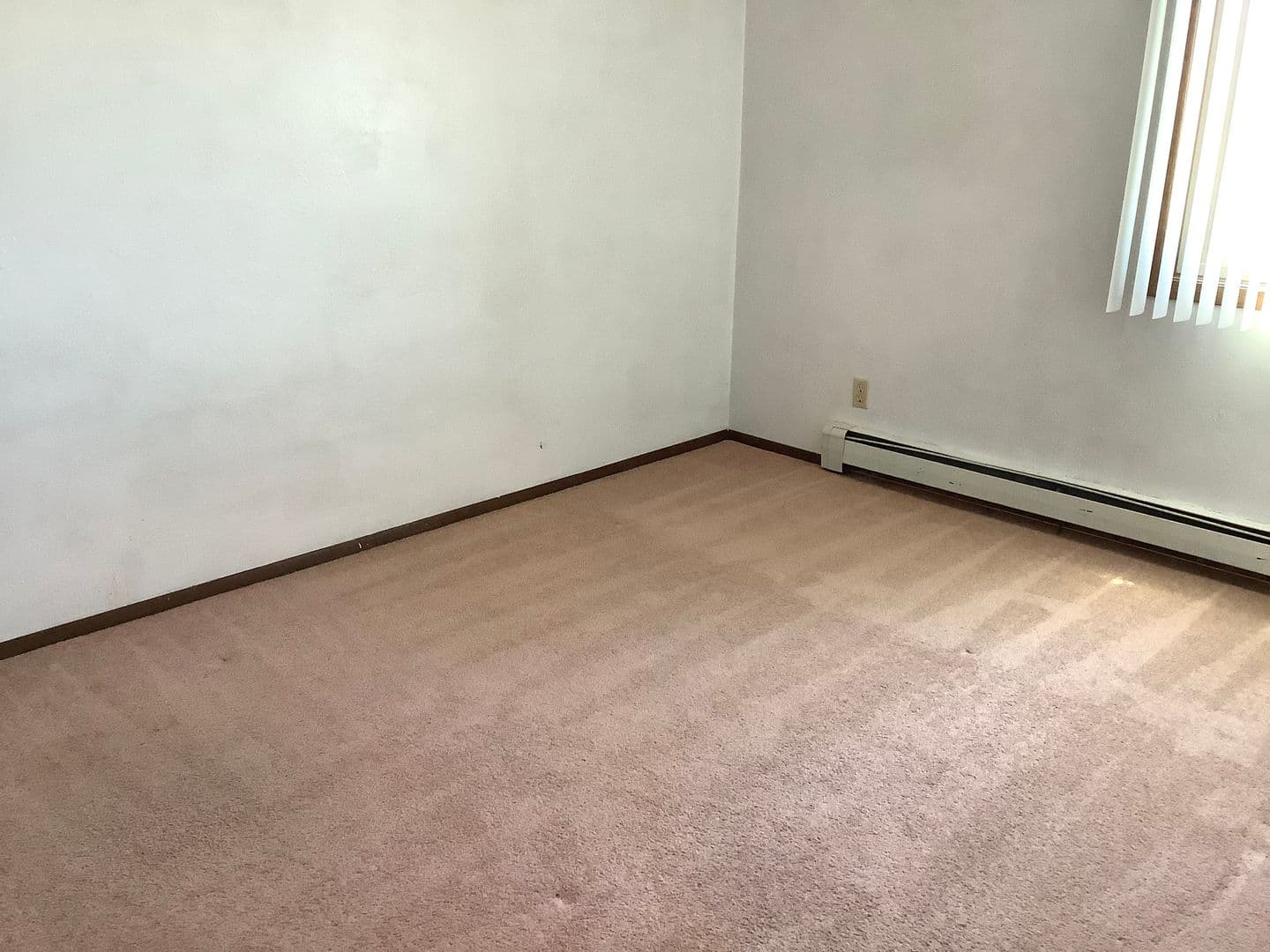 Dickinson Apartment: 1612 Praire Ave
