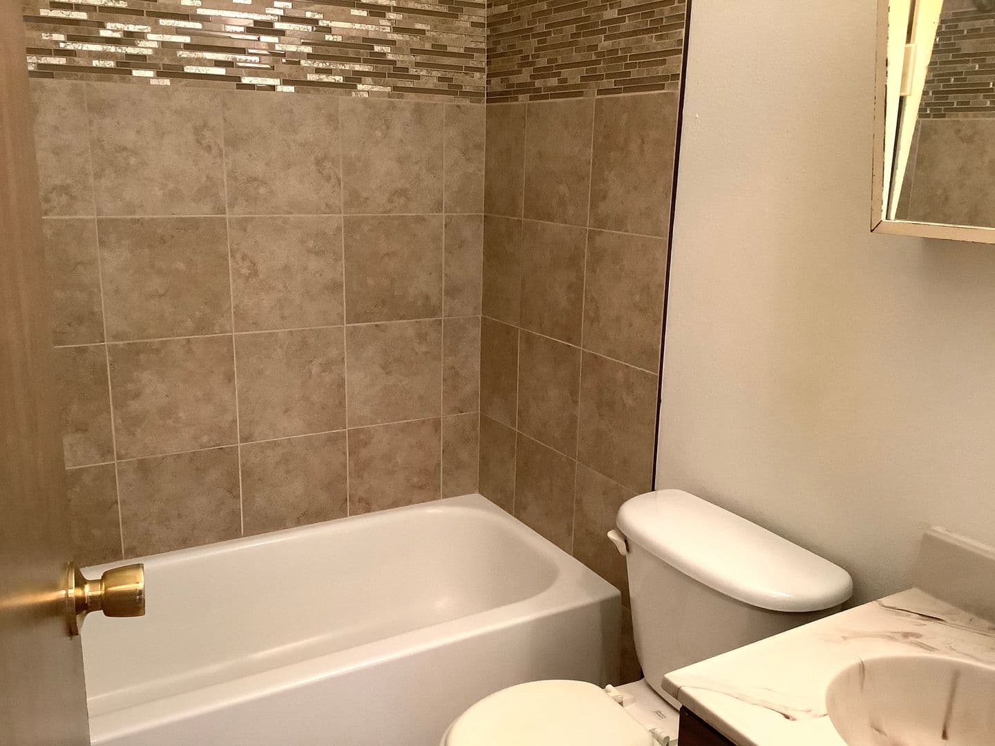Dickinson Apartment: 1612 Praire Ave