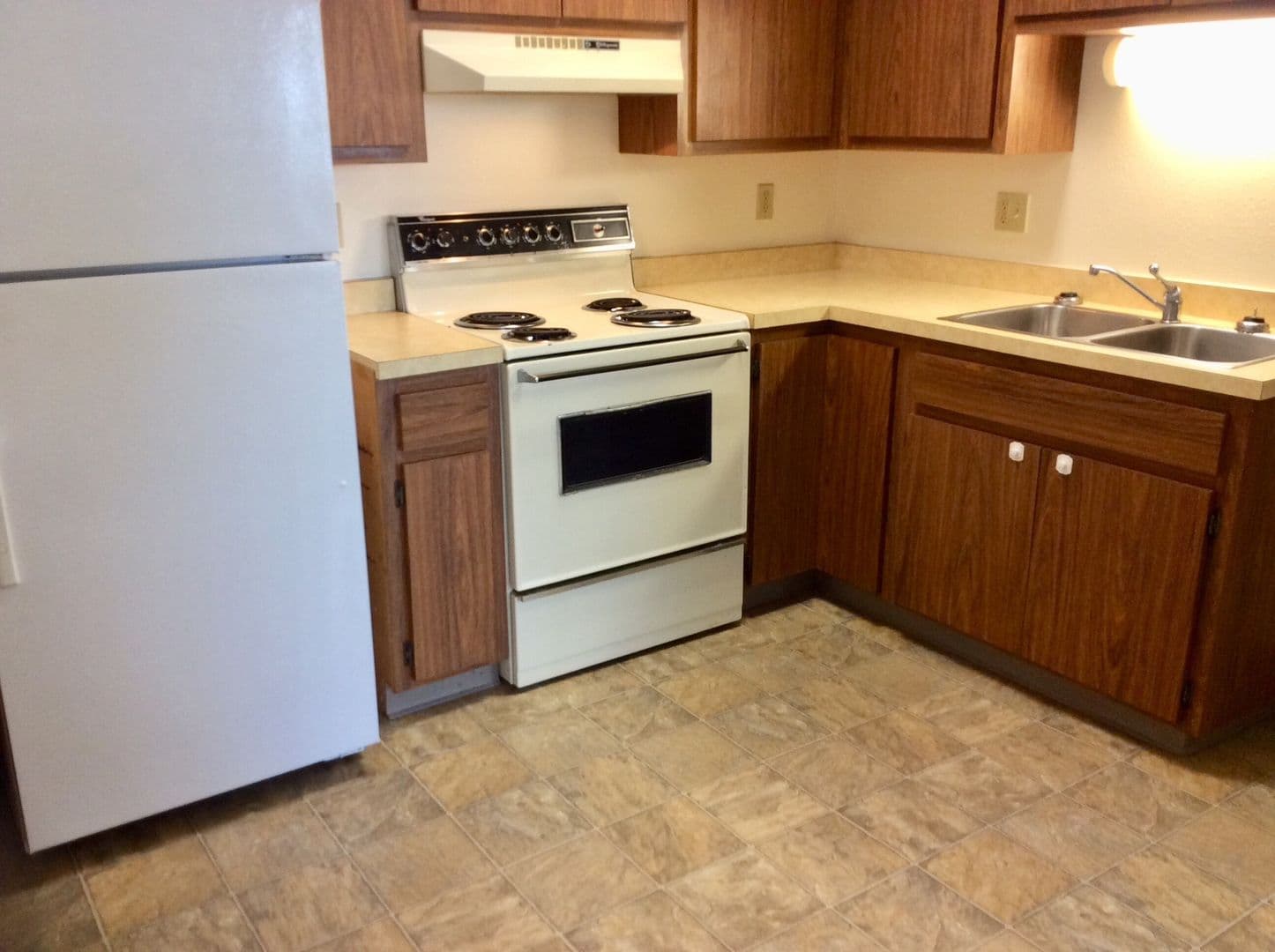 Dickinson Apartment: 1678 Prairie Avenue