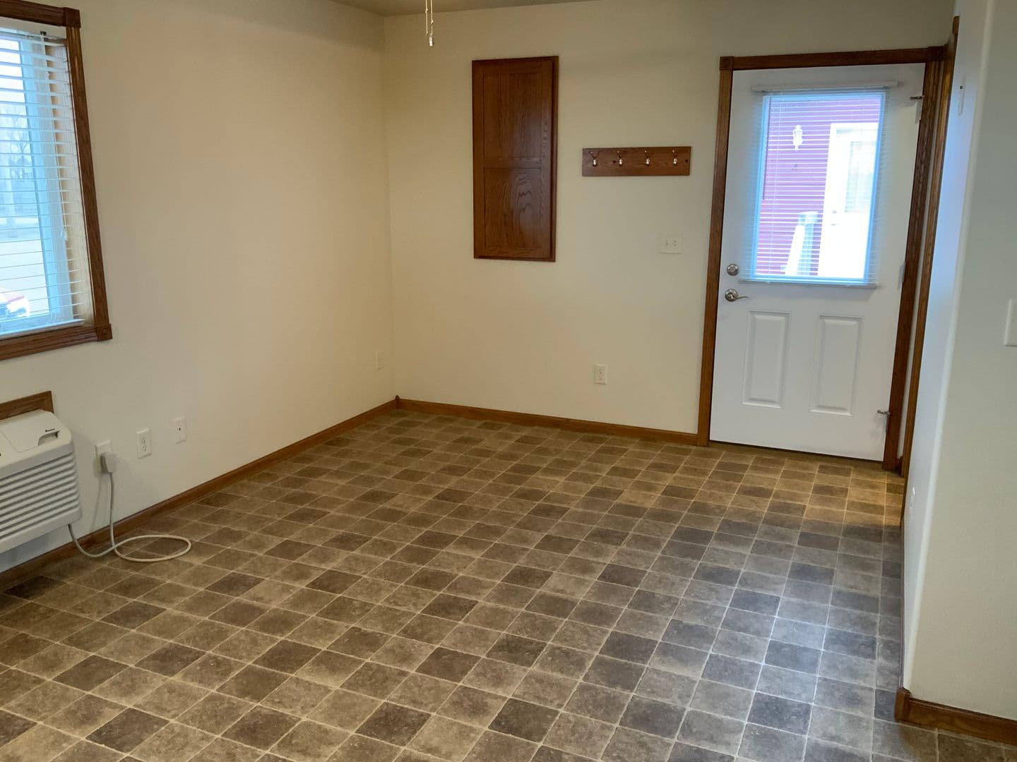 South Heart Apartment: 120 Main St E