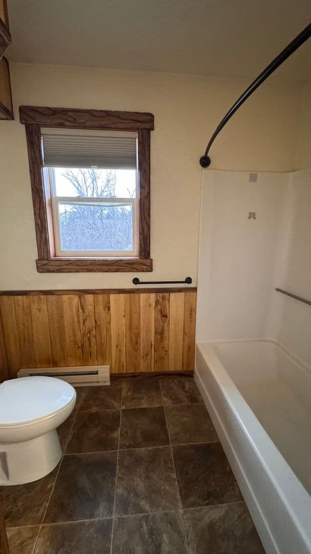 Dunn Center Apartment: 253 W Main