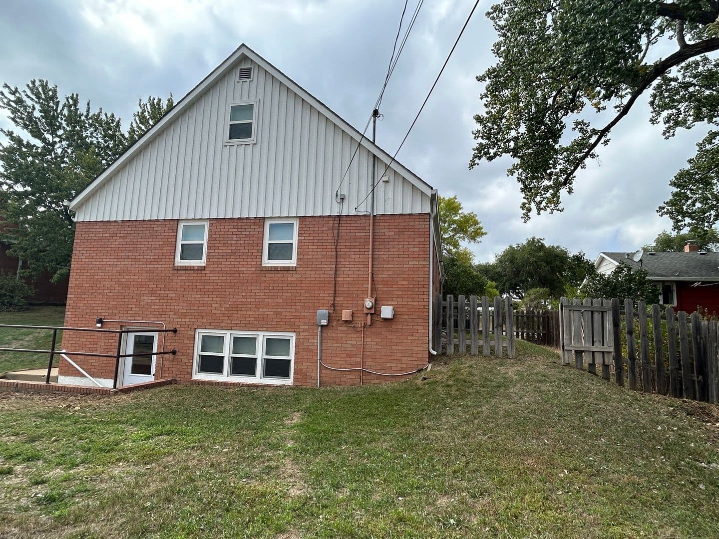 Dickinson House: 836 5th Ave W