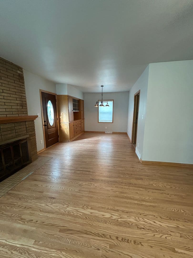 Dickinson House: 836 5th Ave W