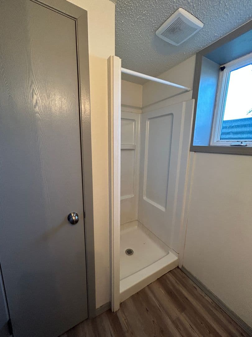 Dickinson Apartment: 904 1st St E