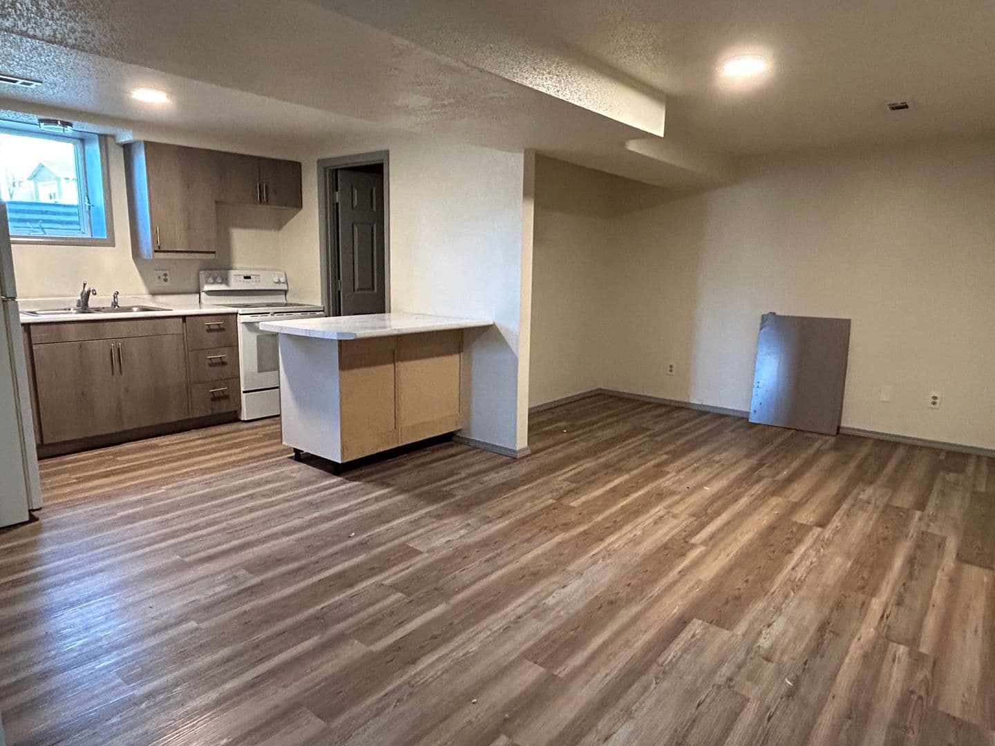 Dickinson Apartment: 904 1st St E