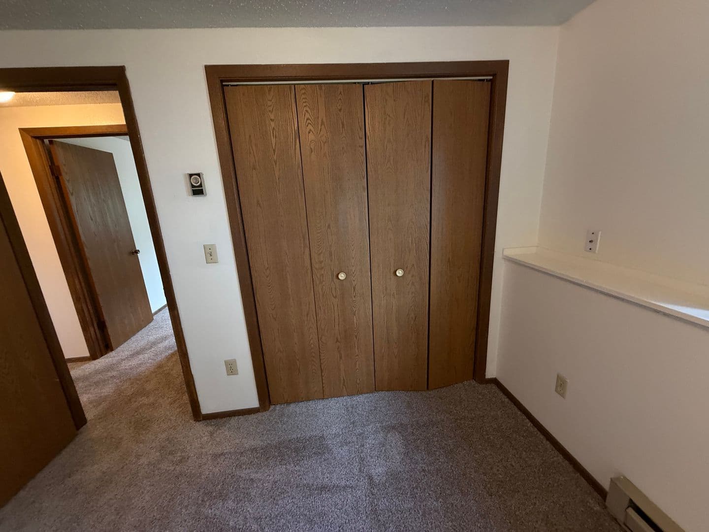 Dickinson Apartment: 669 7th St SW