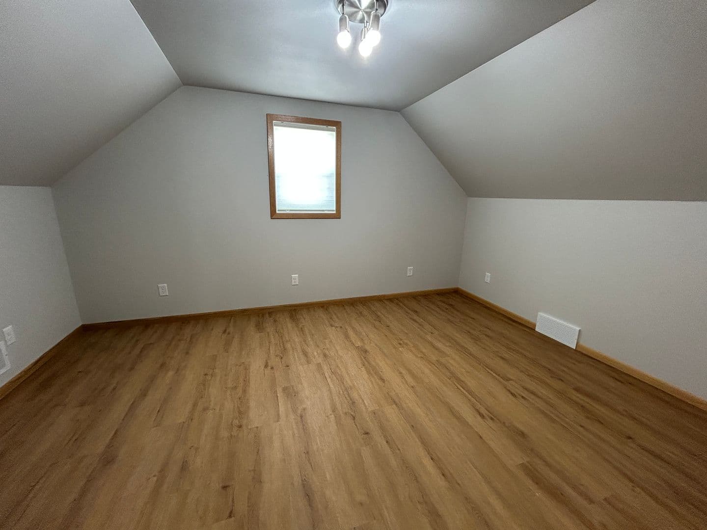 Dickinson House: 836 5th Ave W