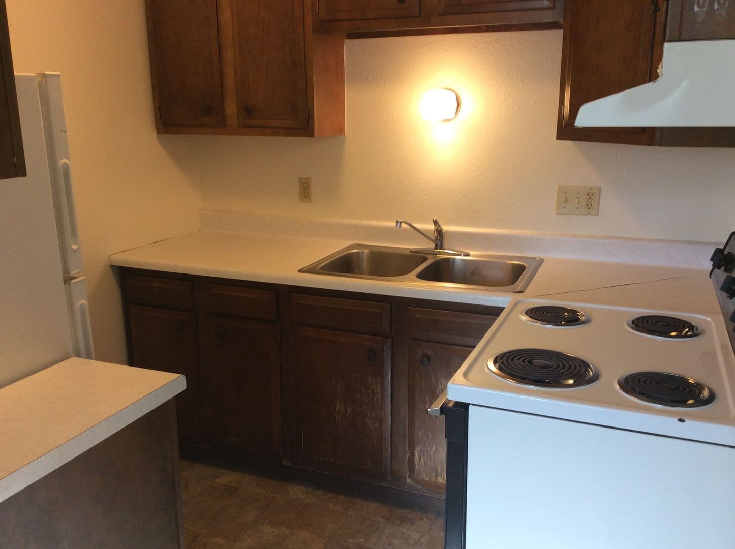 Dickinson Apartment: 162 9th Avenue East