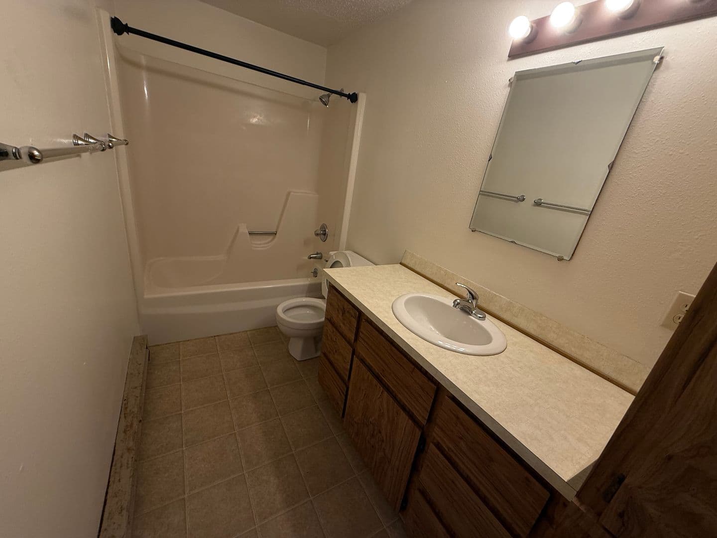 Dickinson Apartment: 669 7th St SW