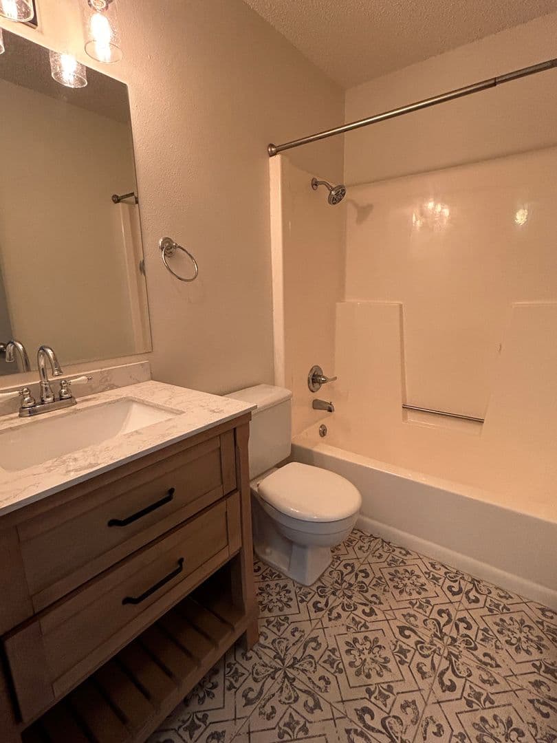 South Heart Apartment: 507 Bruce Ave
