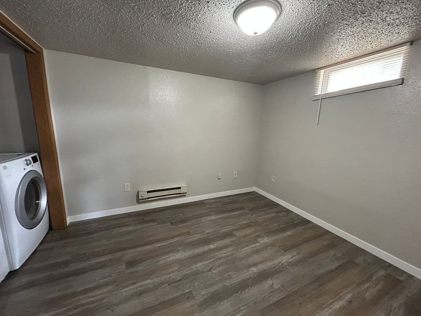 Dickinson Apartment: 391 2nd Ave SW