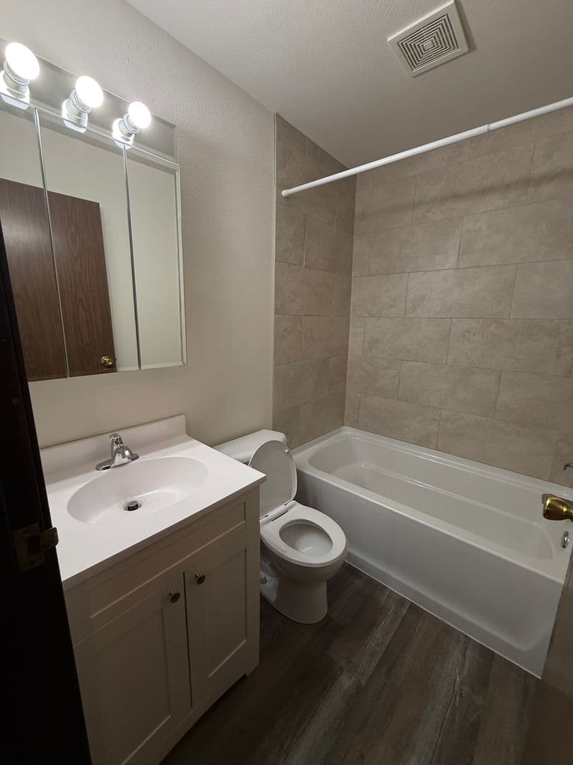 Dickinson Apartment: 1612 Praire Ave