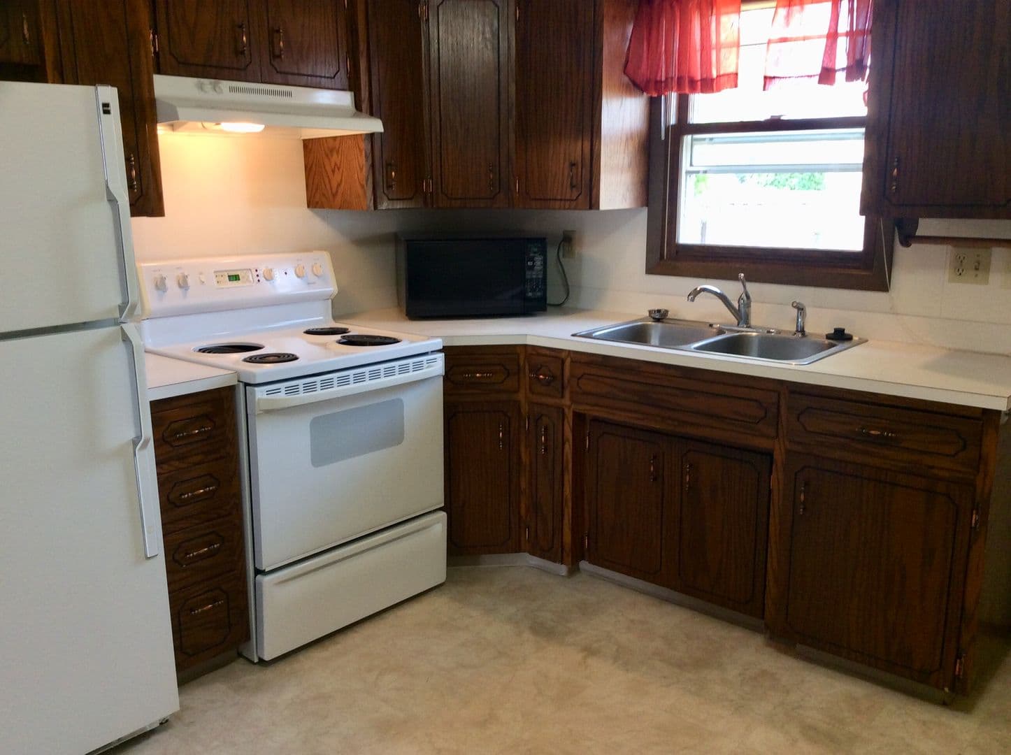 Dickinson Apartment: 971 Foster