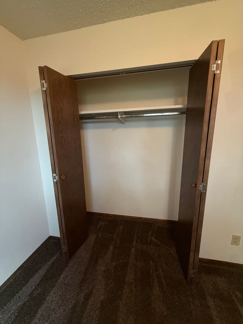 Dickinson Apartment: 1612 Praire Ave
