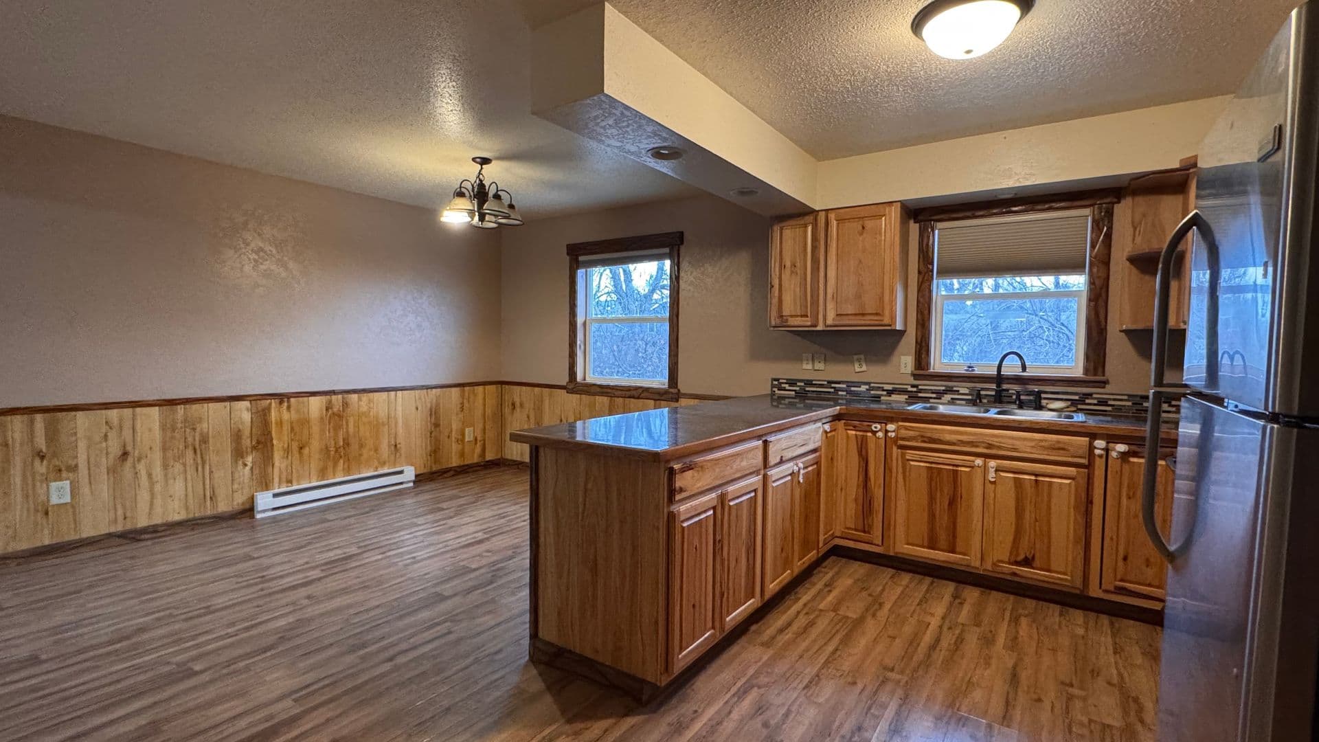 Dunn Center Apartment: 253 W Main