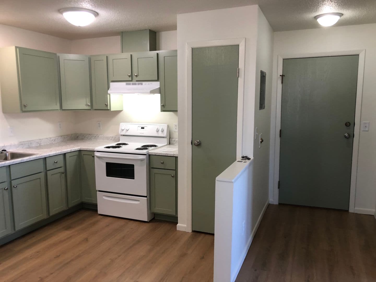 Dickinson Apartment: 1189 17th Ave W