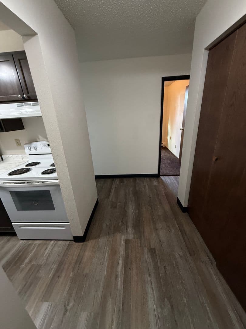 Dickinson Apartment: 1612 Praire Ave