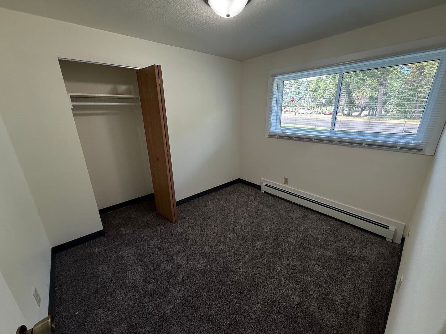 Dickinson Apartment: 138 13th Avenue W