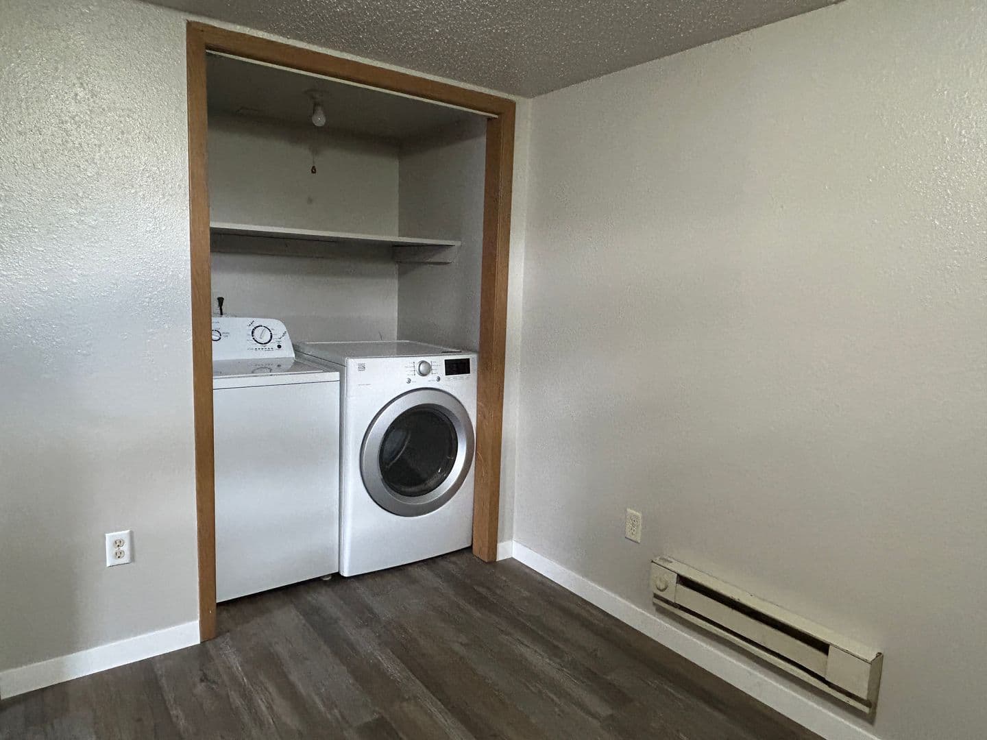 Dickinson Apartment: 391 2nd Ave SW