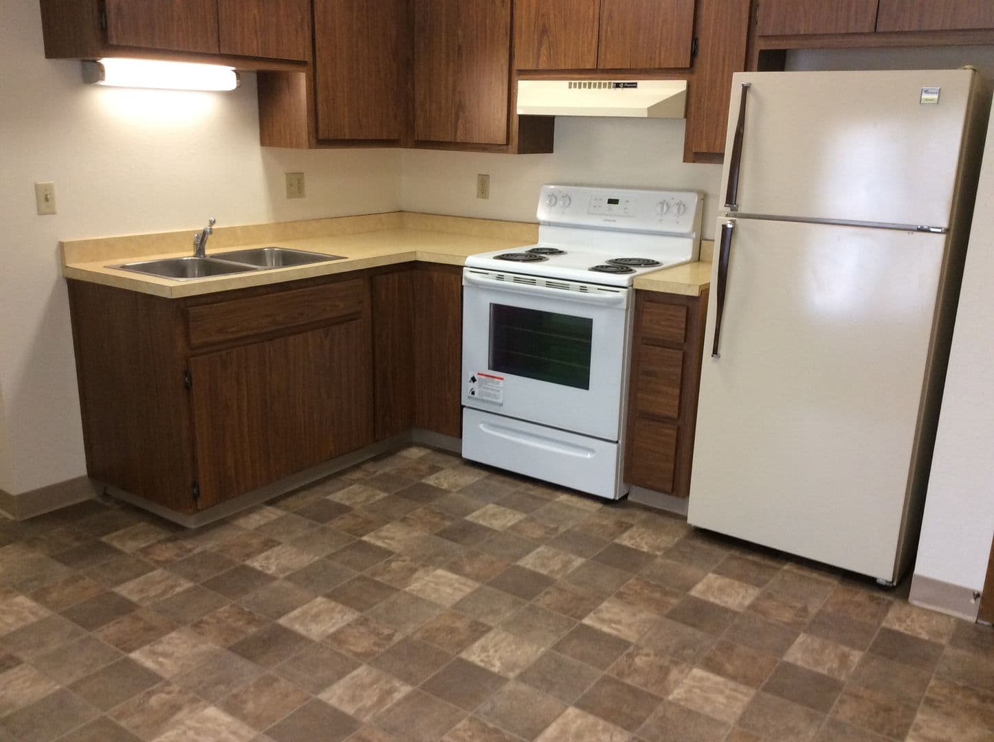 Dickinson Apartment: 1678 Prairie Avenue
