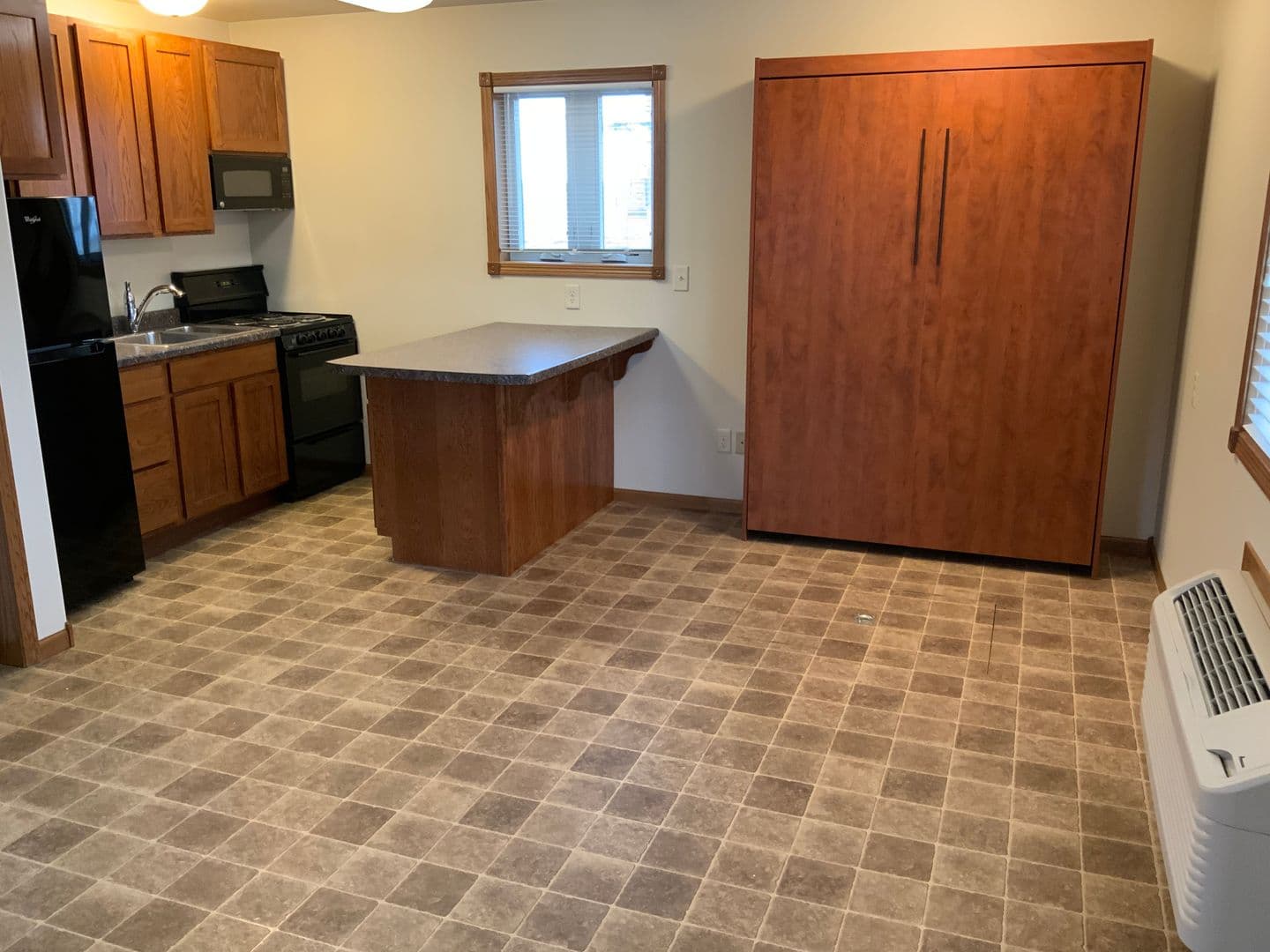 South Heart Apartment: 120 Main St E