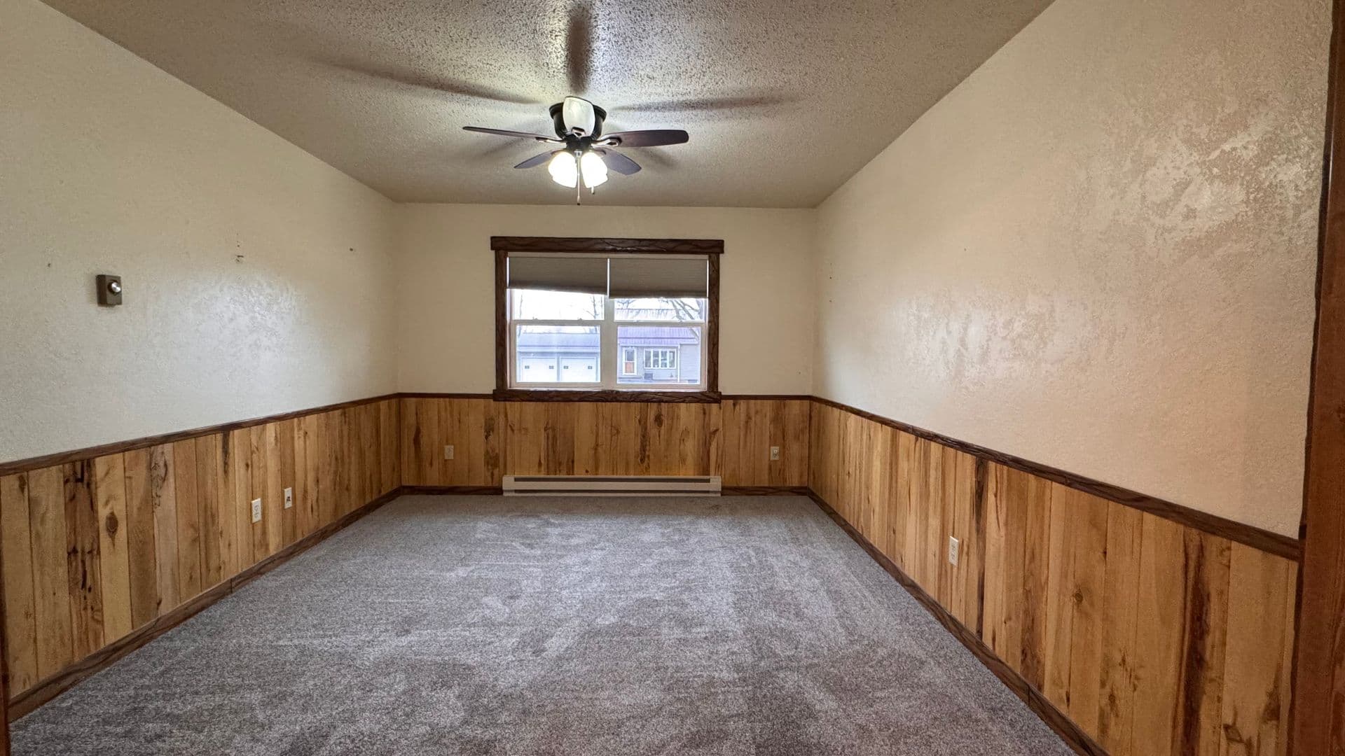 Dunn Center Apartment: 253 W Main