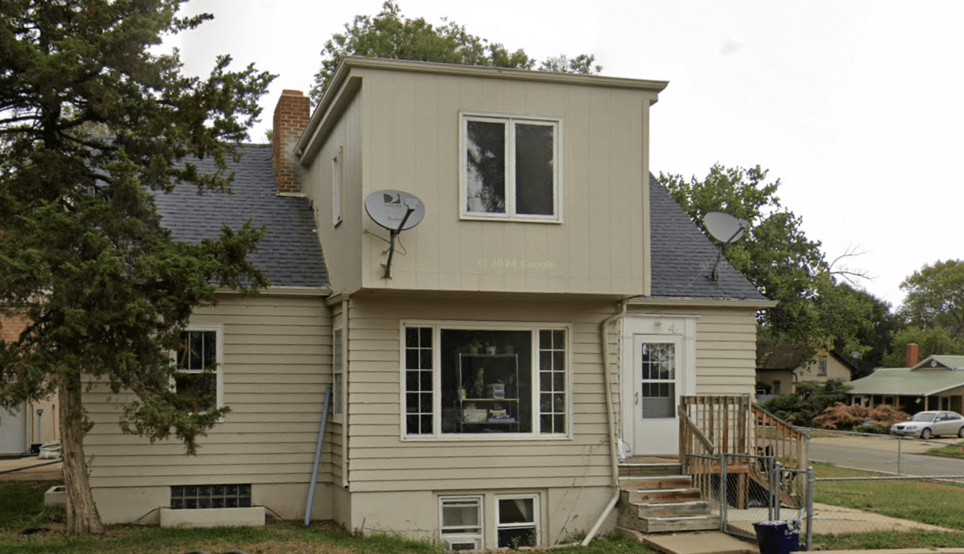 Dickinson Apartment: 4 5th St W