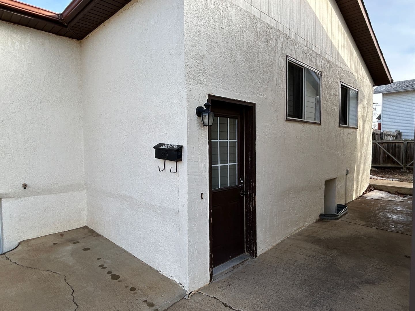 Dickinson Apartment: 904 1st St E
