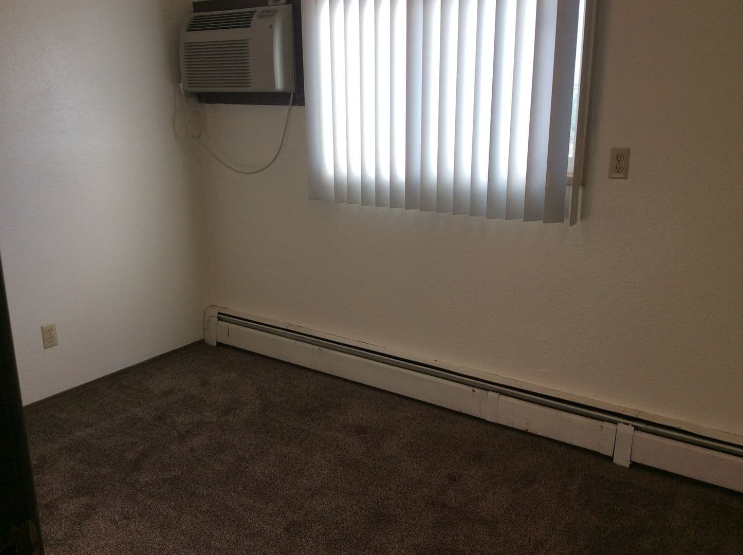 Dickinson Apartment: 162 9th Avenue East