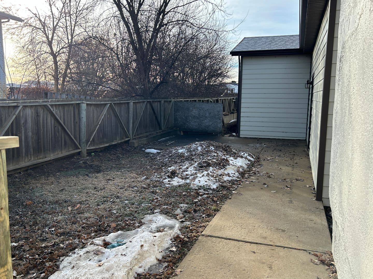 Dickinson Apartment: 904 1st St E